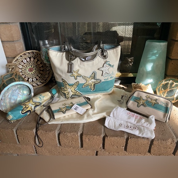Coach Handbags - COACH BEACH PRINT BAG & ACCESSORIES EUC